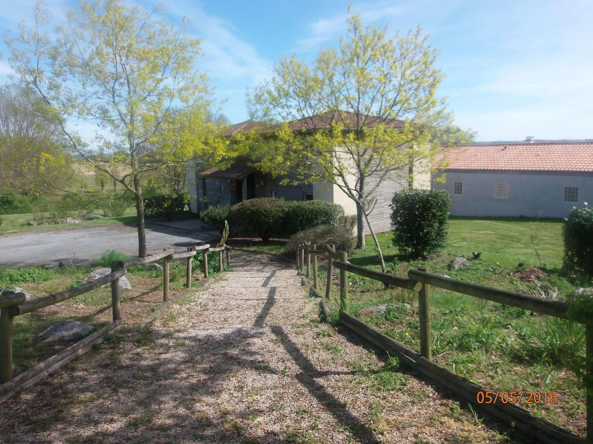 Le Saint Pierre Moncoutant Exterior foto